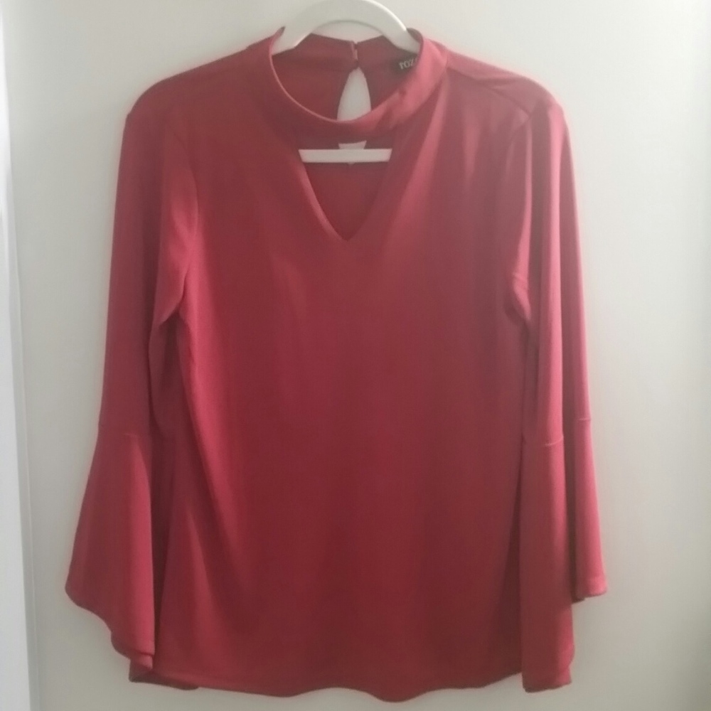 Roz & Ali Keyhole shirt with bell sleeves